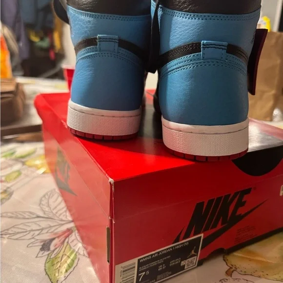 Nike Air Jordan 1 Retro High OG Sneakers - Picture 3 of 5